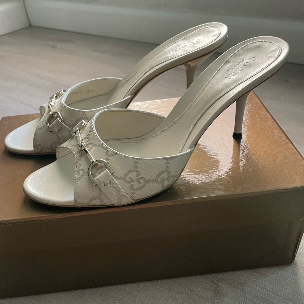 Gucci heels slides mules 7 1/2 white / crème color Guccisima